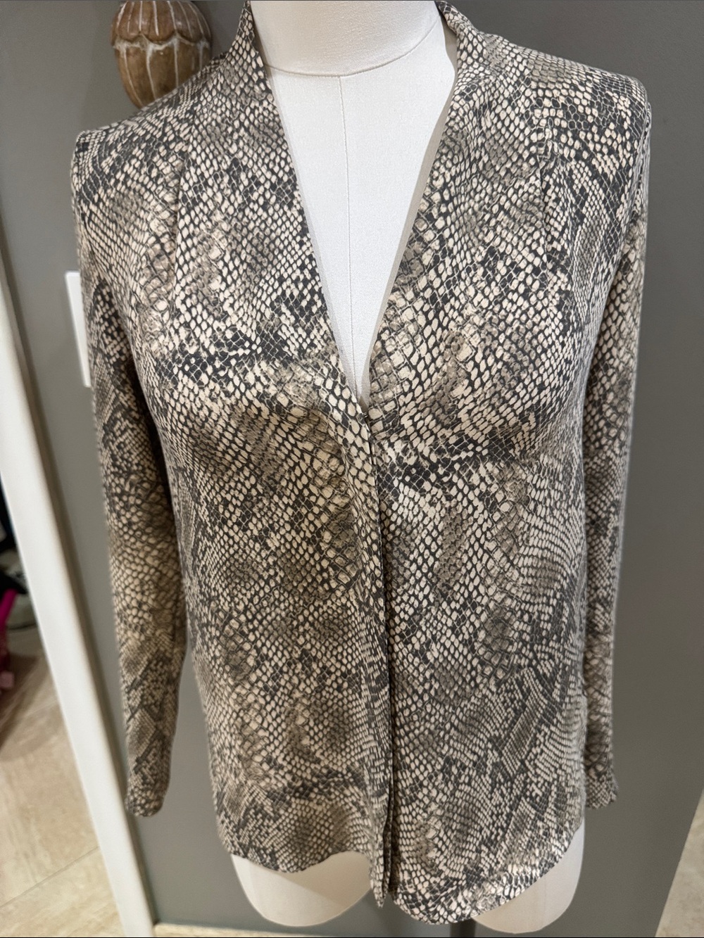 Babaton Beige and Black Snake Print Long Sleeve V-Neck Blouse